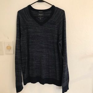 American Eagle men’s V neck sweater size Large, super soft